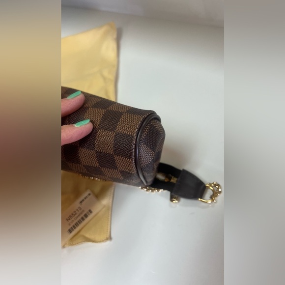 Authentic Louis Vuitton Eva Damier Ebene clutch. Like New Condition! - Picture 6 of 9